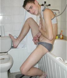 Patrik in the Bath 5b36cb049eafc.jpg