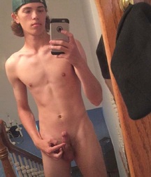 Selfie Boys 5b9c8eef22dc5.jpg
