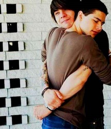 Boys in Love (Non-nude) 5bc221ec735e2.jpg