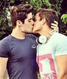 Boys in Love (Non-nude) 5bc2221a4eb2d.jpg