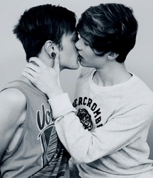 Boys in Love (Non-nude) 5bc22251319bb.jpg