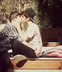 Boys in Love (Non-nude) 5bc222643d73f.jpg