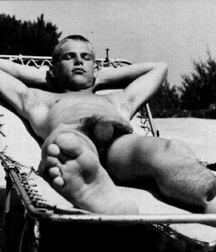 Vintage Black and White Gayporn 5c560e4ee2e07.jpg