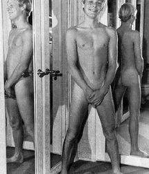 Vintage Black and White Gayporn 5c560e63b9426.jpg