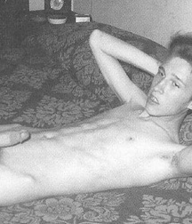 Vintage Black and White Gayporn 5c560e89085da.jpg