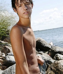 Young Male Beauty (Non-nude) 5c74dd608dd96.jpg