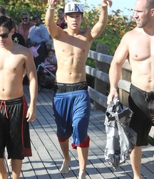 AUSTIN MAHONE Shirtless 57def965100cb.jpg