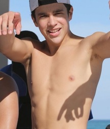 AUSTIN MAHONE Shirtless 57def96a370f2.jpg