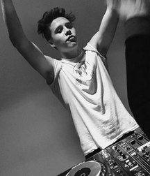 Brooklyn Beckham 589bb7da3cfdc.jpg