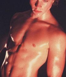 Jonny Weston 58bde44a4b982.jpeg