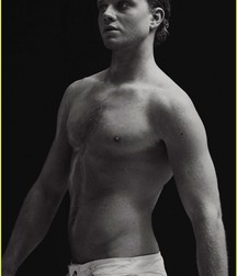 Jonny Weston 58bde44f51ab0.jpeg