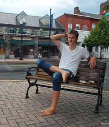 Guys Feet 57c26f16973b5.jpg