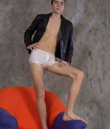 Posing Twinks 56ea4aaad9a48.jpg