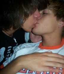 Kissing vol1 56f71120dcd09.jpg