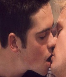 Kissing 1 5728e93b65f89.jpg