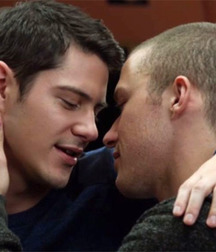 Kissing 1 5728e941489bd.jpg