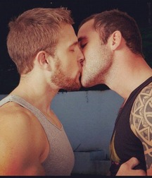 Kissing 1 5728e967c6f26.jpg