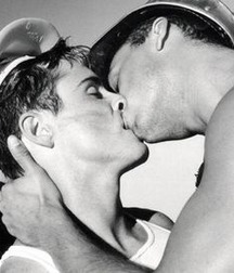Kissing 2 5728e9fe024f4.jpg
