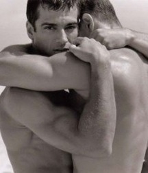 Kissing 2 5728ea0d889c5.jpg