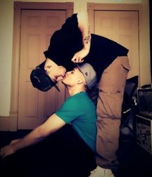 Kisses 574ccaef438c9.jpg