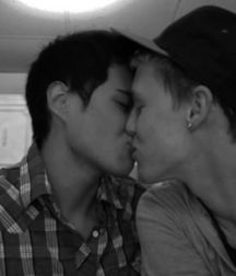 Kisses 574ccaf1a2fde.jpg