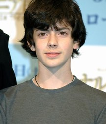 Skandar Keynes 577052f9000fb.jpg