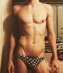 MORE PERFECT INNIES FROM THE INTERNET 577149db3faff.jpg