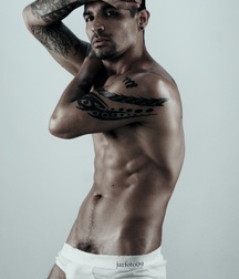 MORE GREAT BODIES WITH PERFECT INNIE NAVELS 577e8f90d82ba.jpg