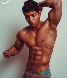 MIDDLE EASTERN GUYS WITH PERFECT INNIE NAVELS 57835eb5a94f8.jpg