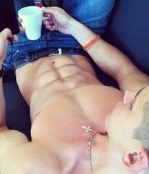 STUNNING INNIES ON THE INTERNET 5804c06f97a1f.jpg