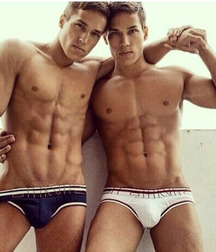 STUNNING INNIES IN GORGEOUS SKIMPIES 584191b19e7da.jpg