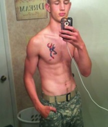 Guys from Grindr 595a6f31b2efe.jpg