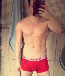 Guys from Grindr 595a6f357807b.jpg