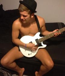 Guitar boys 58f74f8b81529.jpg