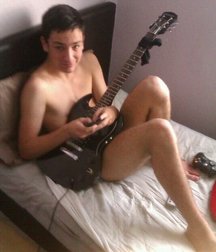 Guitar boys 58f74f8f6c5cb.jpg
