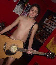 Guitar boys 58f74fa38d05f.jpg