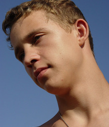 Alexander at a wall 58eead79e9d98.jpg