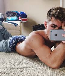 Hot Bois 04 599303d6daa23.jpg