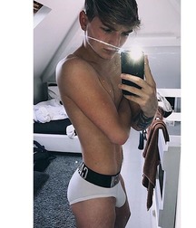 Hot Bois 06 59b692a0afce5.jpg