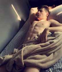 Hot Bois 07 59c66e3e6524d.png