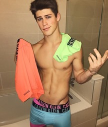 Hot Bois 07 59c66e4b90165.jpg