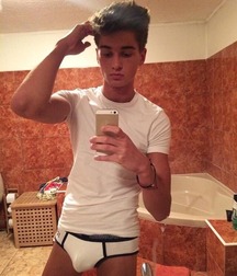 Hot Bois 07 59c66e61d749e.jpg