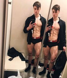 Hot Bois 11 59f6031f1f1c7.jpg