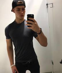 Hot Bois 11 59f6032131c94.jpg