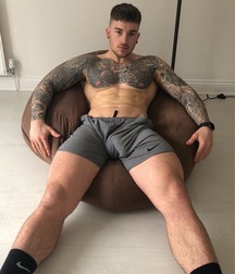 Hot Bois 16 5aa5faebe91eb.jpg