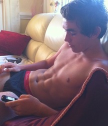 Hot Boys 17 5ac9950942425.jpg