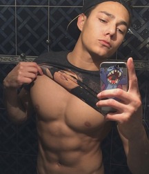 Hot Boys 17 5ac995211b6ad.jpg