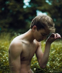 Non Nude 5a3329a5b242e.jpg
