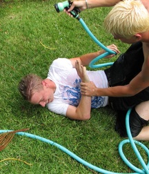 Hose Fight 579e42571f71d.jpg