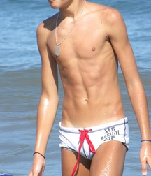 Cute beach boys 58d55c3b7c42d.jpg